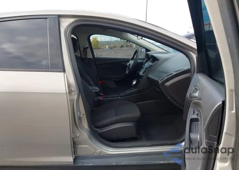 2015 Ford Focus Se z USA, uszkodzony, nr VIN 1FADP3F21FL294268